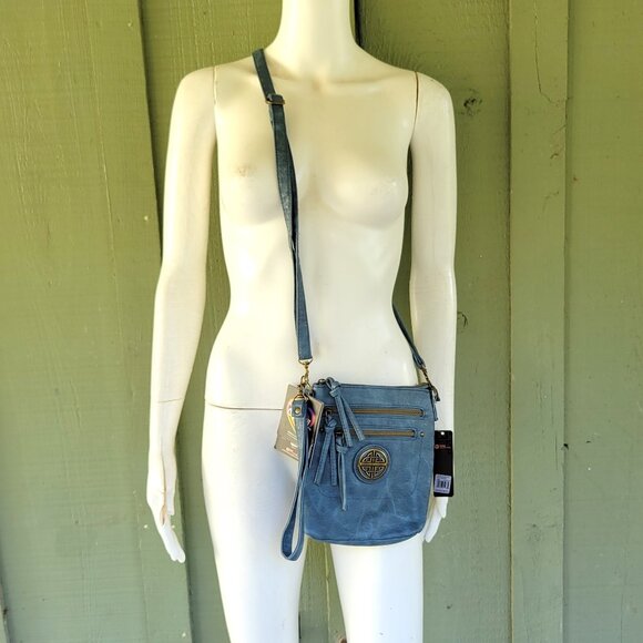 NWT STONE MOUNTAIN Blue 3 Bagger Sydney Bag Vinyl Wristlet Crossbody Shoulder - Picture 2 of 8